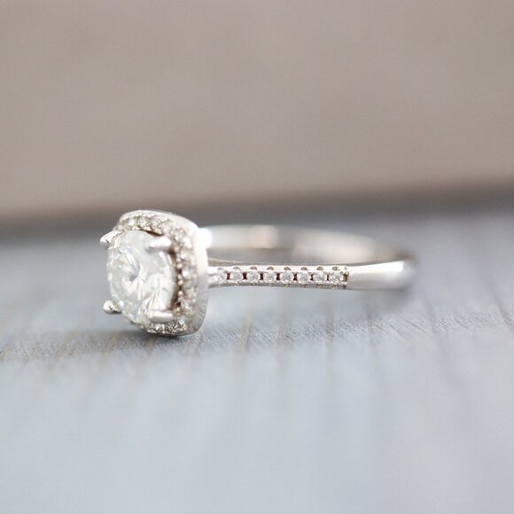 S925 1ct Clear Moissanite Diamond Halo Style Engagement Ring Sterling Silver - Picture 2 of 6